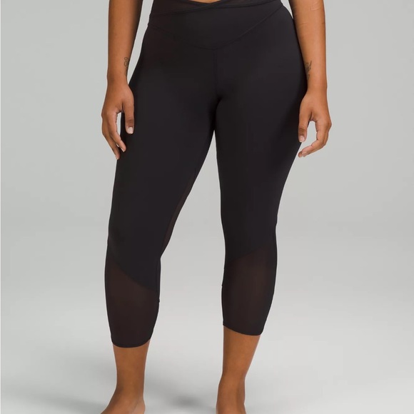 Lululemon NULU AND CRISSCROSS MESH HIGH-RISE CROP 23"
Black Size 2 - Picture 3 of 6